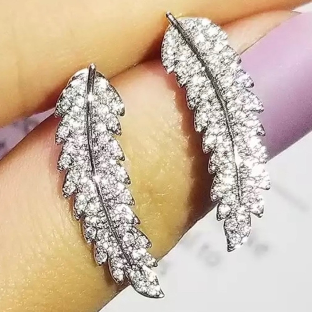 18k White Gold Diamond Feather Earrings